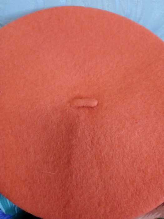 Берет жіночий. Вовна.