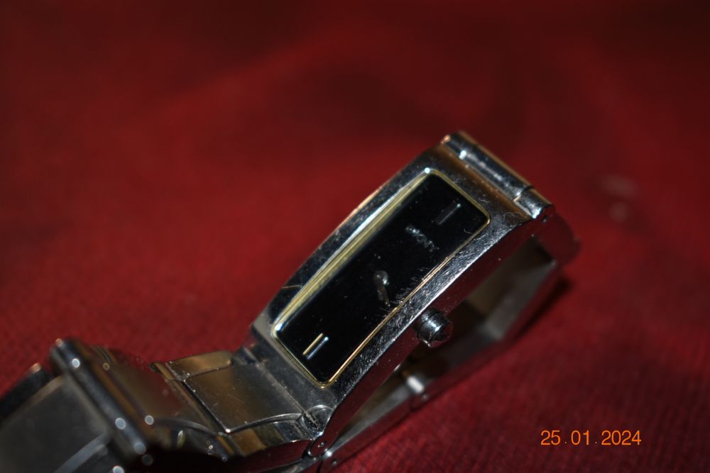 Продам женские часы фирмы DKNY