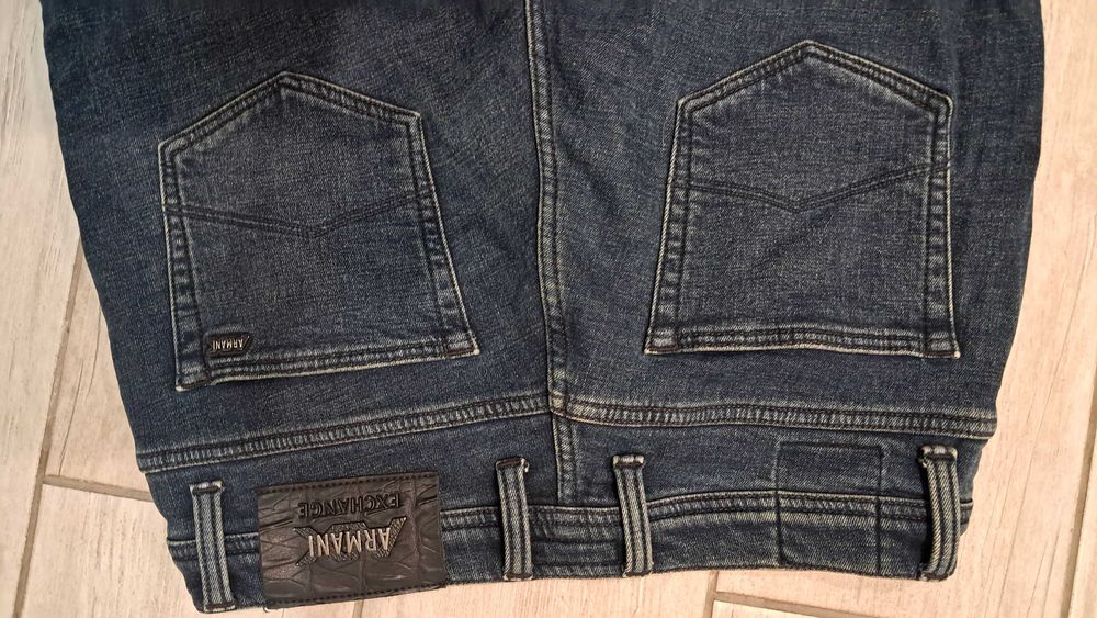 Штани Armani утеплені р.33 34 ідеальний стан