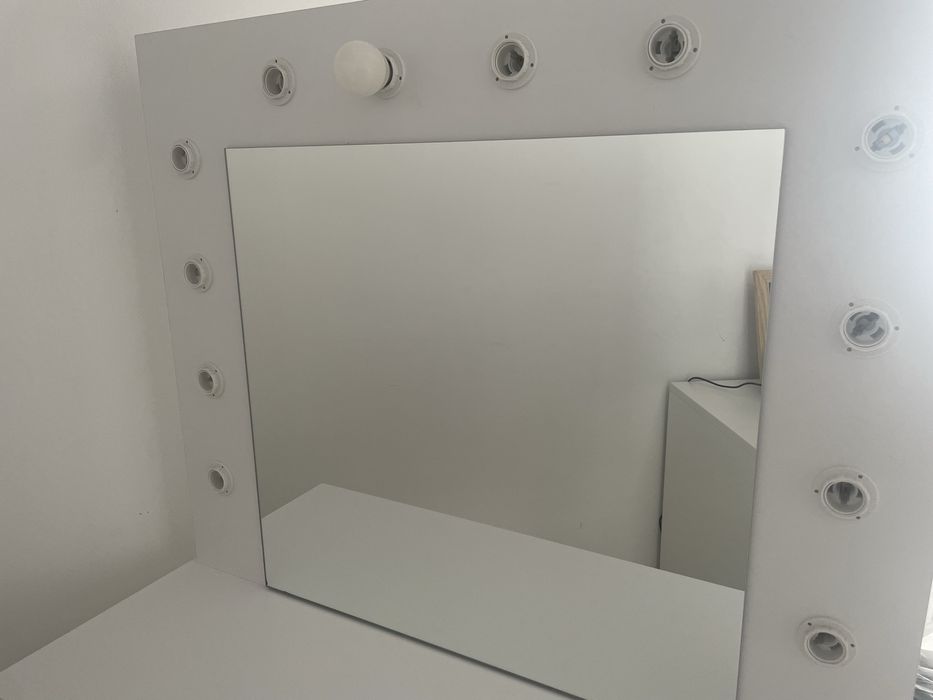 Toaletka damska biała