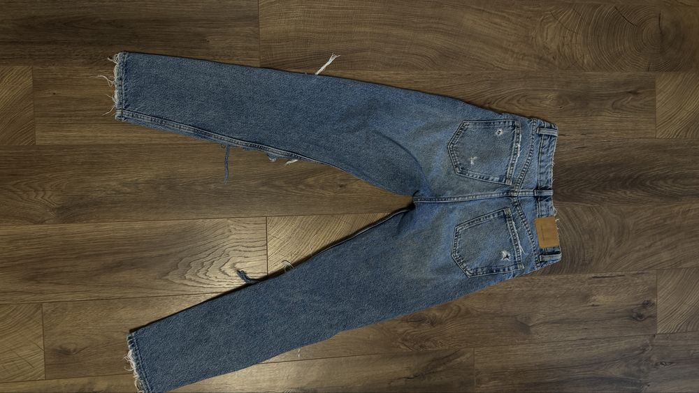 Джинси рвані Bershka