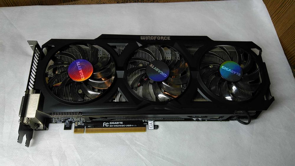 Відеокарта Gigabyte PCI-Ex Radeon R9 270X  256 Bit