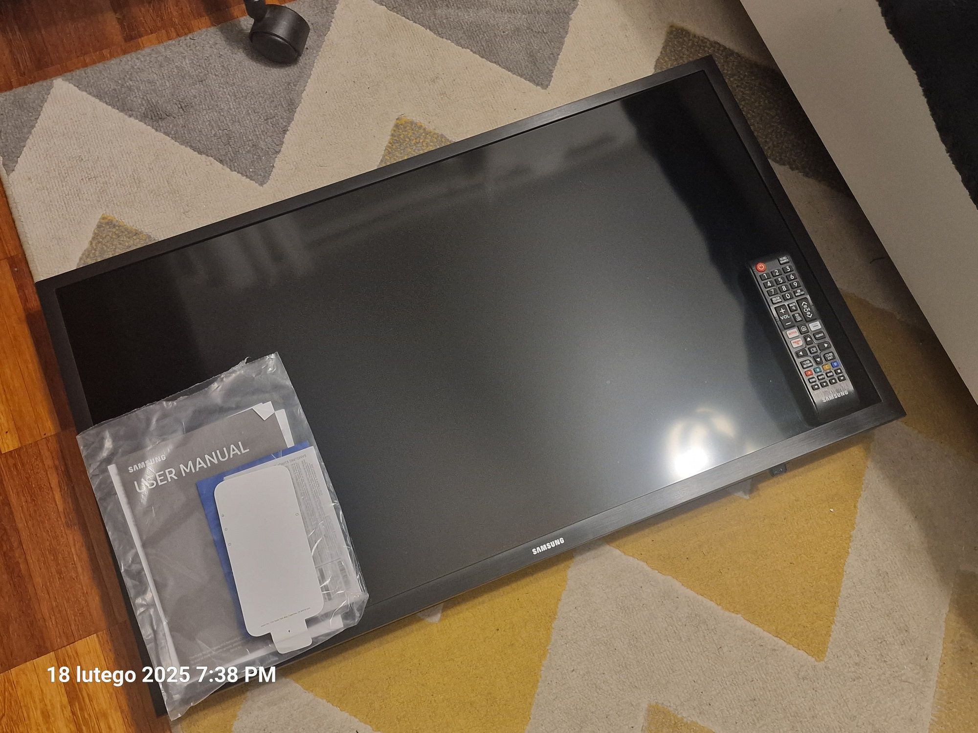 TV Samsung 32" nowy UE32T4302AE