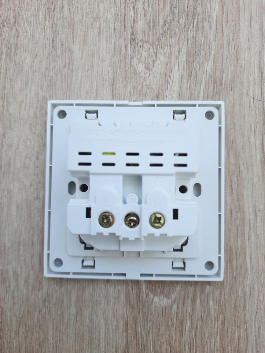 Розетка с двумя USB портами