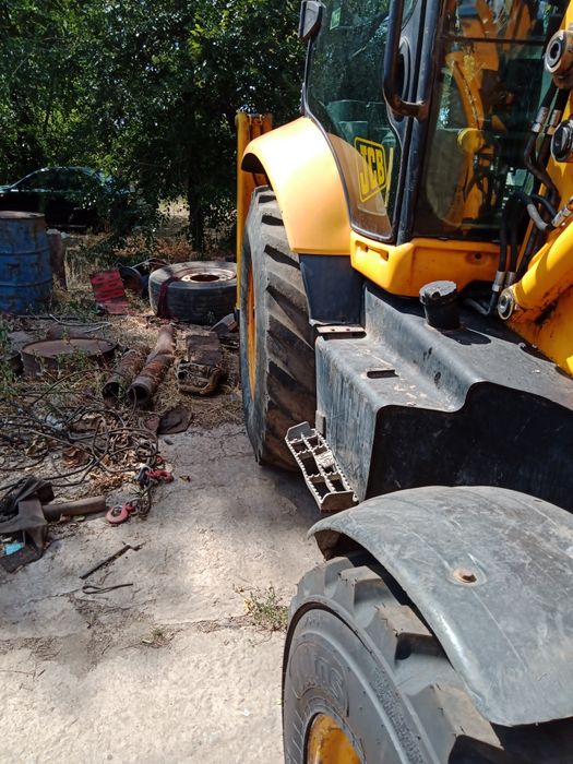 Продам екскаватор навантажувач JCB 3CX