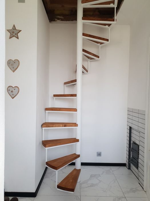 Сходи металеві, гвинтові  сходинки дуб,ясен