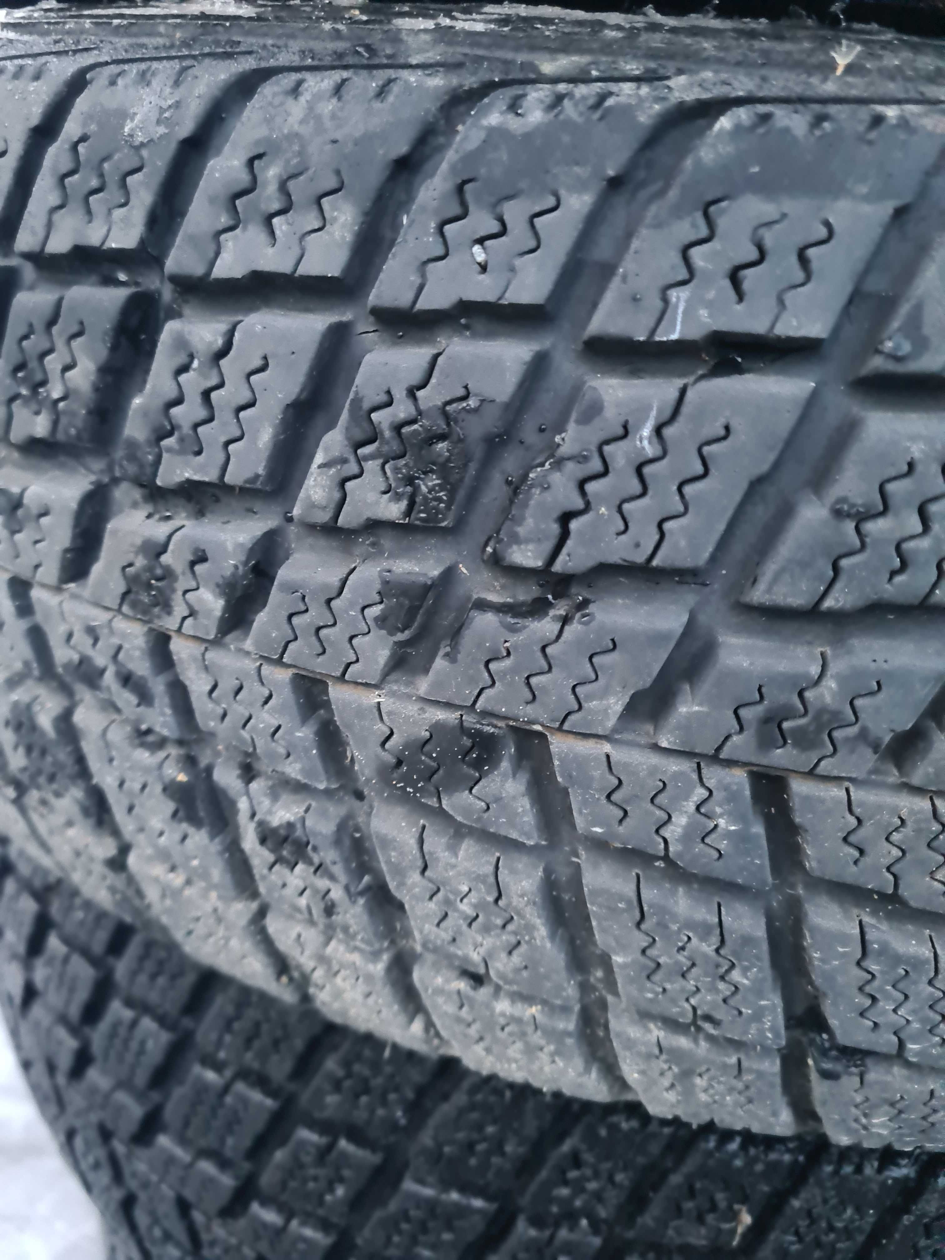 Opony zimowe 225 65 R17 Nexen winguard suv 6,5-7,5 mm nr2