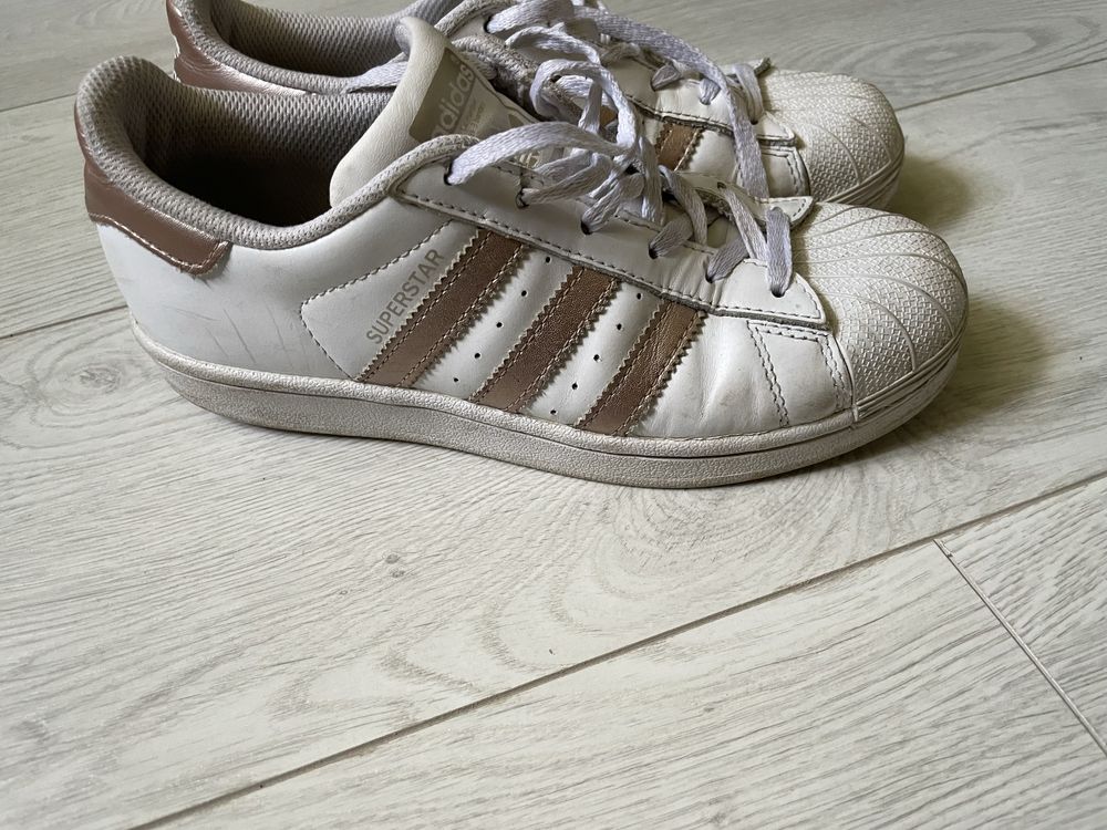 Продам кроси Adidas superstar