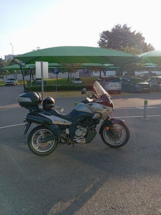 Dl V-Strom 650 com top case