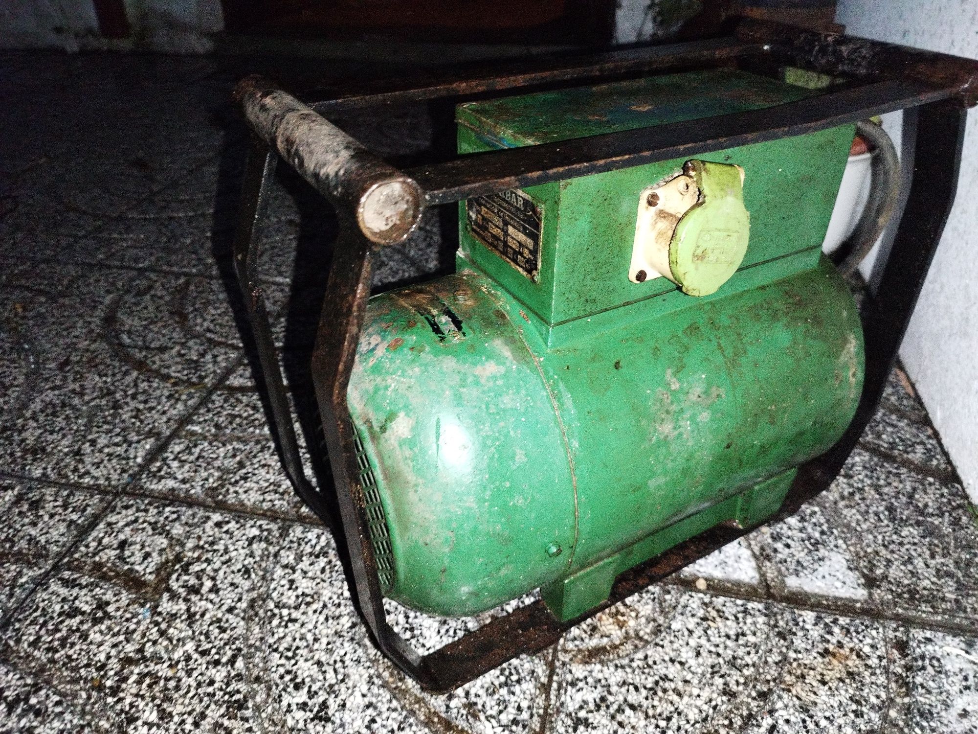Vibrador de betão elétrico trifásico