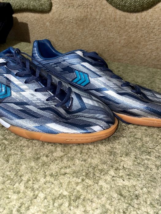 Футзальні кросівки