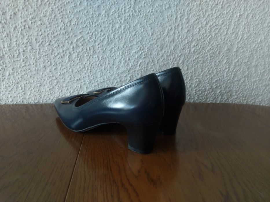 Anis Granatowe eleganckie pantofle 38 na małym obcasie skóra naturalna