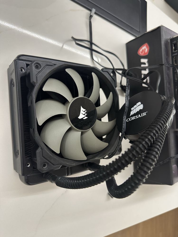 intel i5 10600 + MSI B460M mortar + 32 GB Corsair RGB + Corsair H60