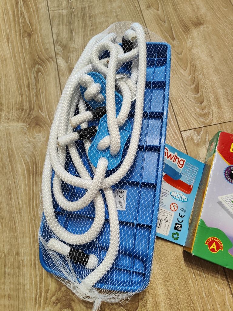 Nowa huśtawka i zabawka edukacyjna