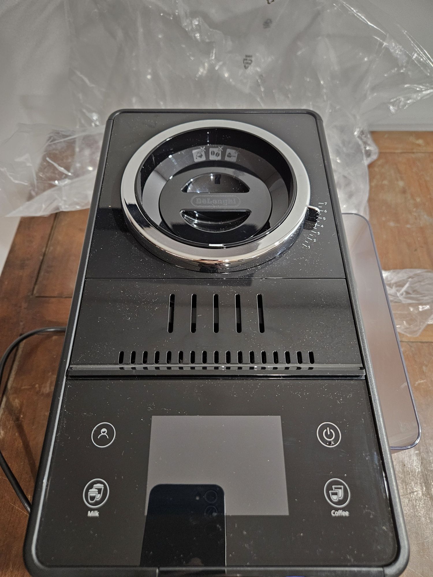 Máquina de Café Automática DELONGHI Rivelia Nova c/garantia