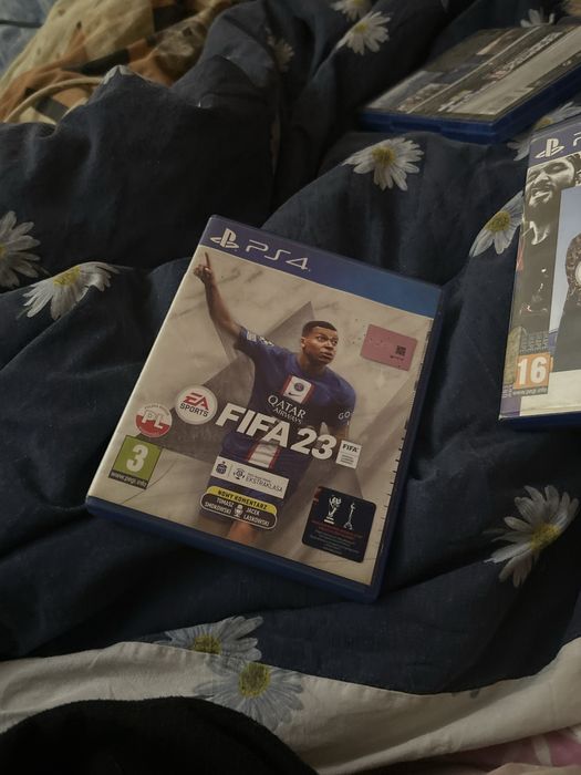 Sprzedam fife 23 na ps4 zero jakichkolwiek rysek  ufc 4 i gta5premium