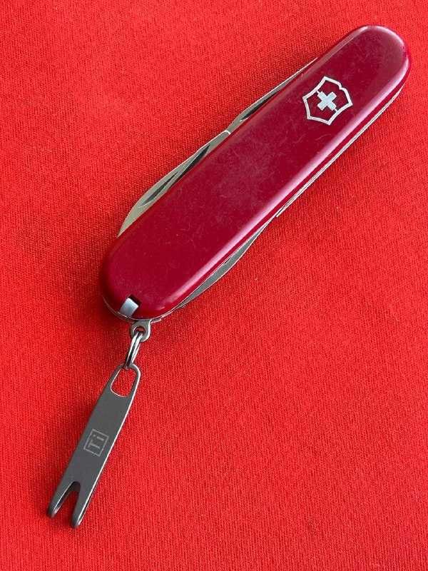 Титановая клипса для мультитулов Victorinox