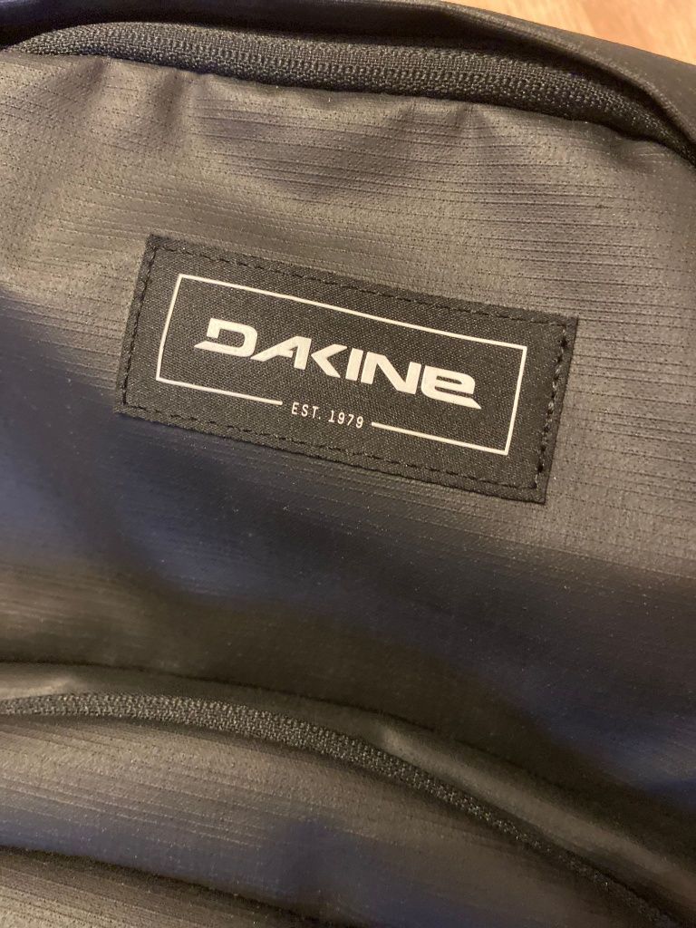 Dakine Campus L (33L) Cordura preta