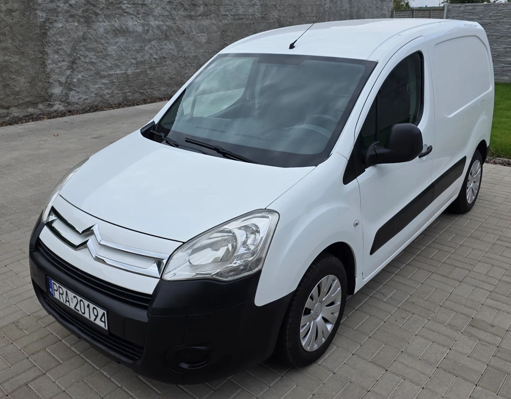 Citroën BERLINGO  1.6 HDI 75KM Zadbany 175 tyś km sprowadzony NL zarejestr FV VAT 23%