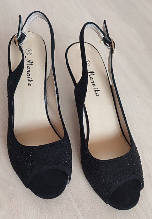 Czarne buciki na obcasie