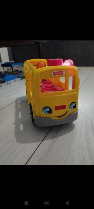 Autobus helikopter wóz strażacki