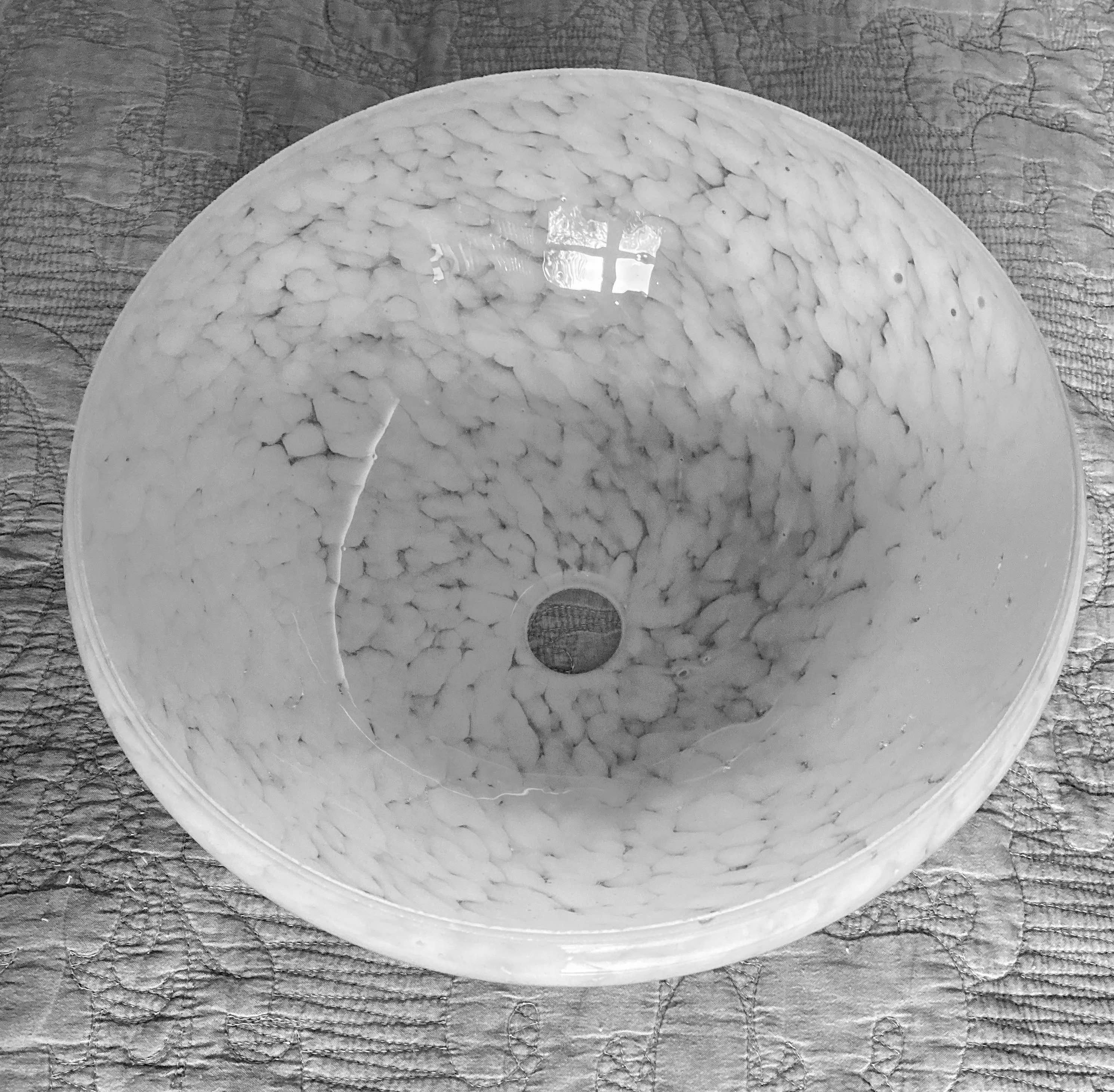 Lampa designerska, stołowa, gabinetowa  z pięknym  szklanym kloszem