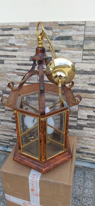 Candeeiro em bom estado