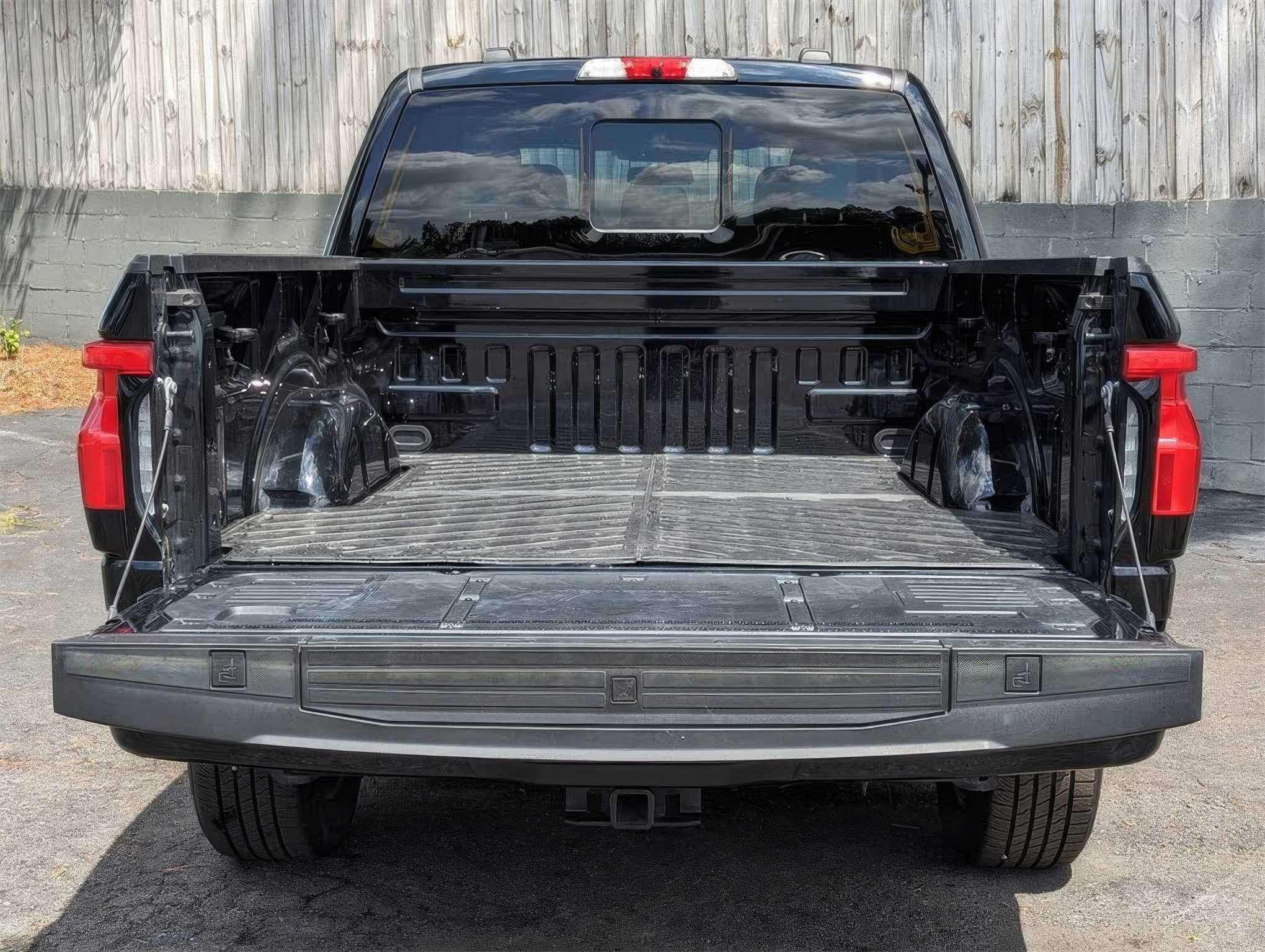 2023 Ford F-150 Lightning Pro SuperCrew