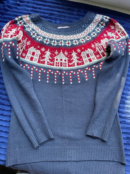Новорічні  H&M теплі  та яскраві светри  S/M в чудовому стані