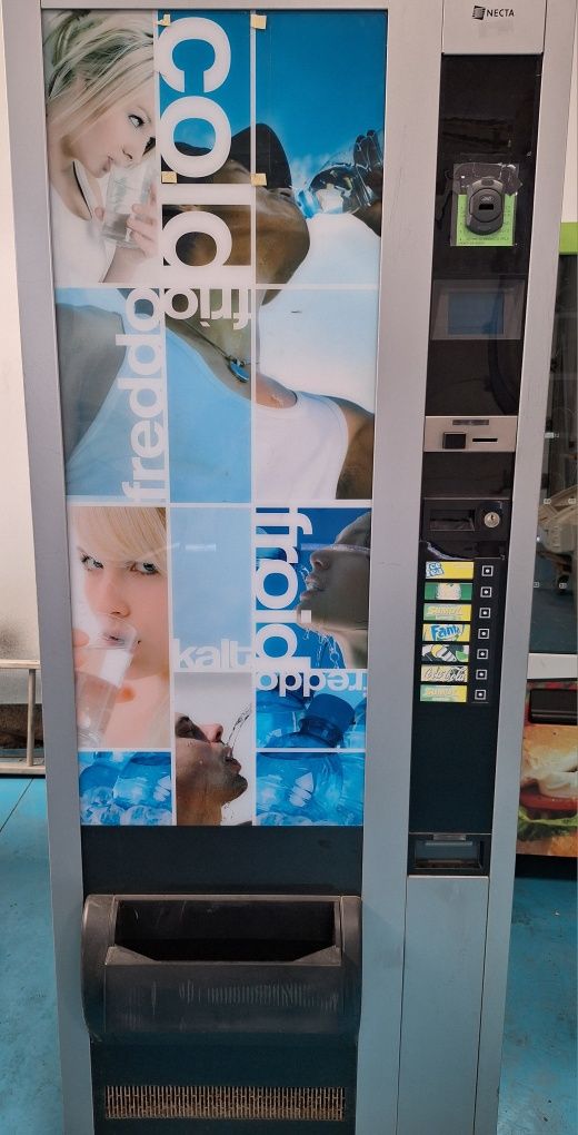 Maquina vending bebidas frias