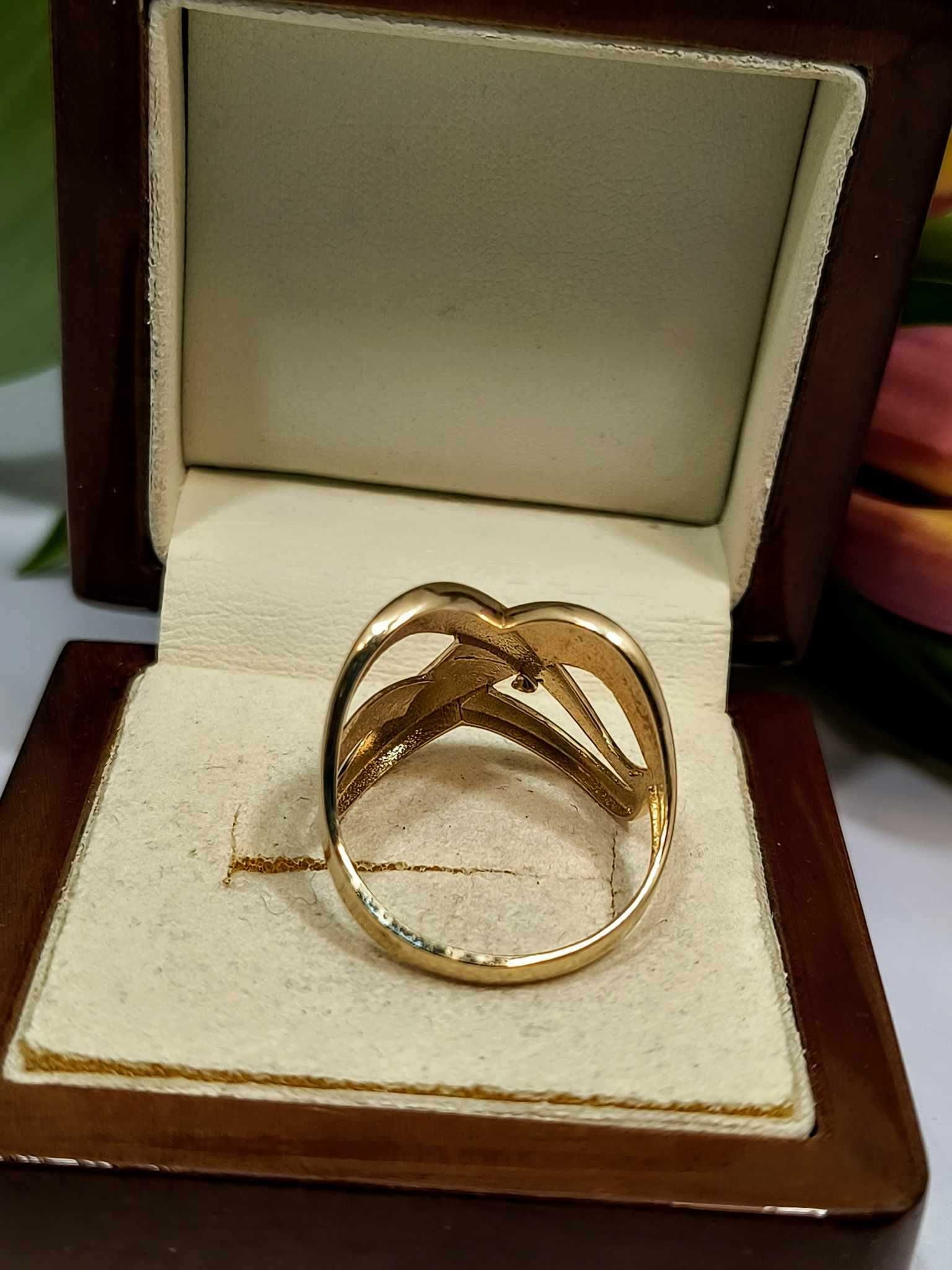 Złoty duży pierścionek pleciony próba 585/ waga 4,33 g