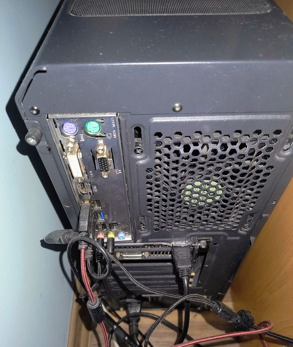 Komputer gamingowy i3 10100f RX 580 + komponenty