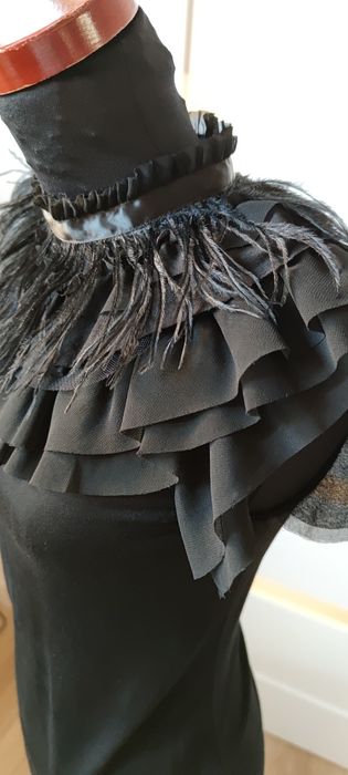 Czarna bluzka top z krótkim rękawem Vila XS/S z piórami feathers