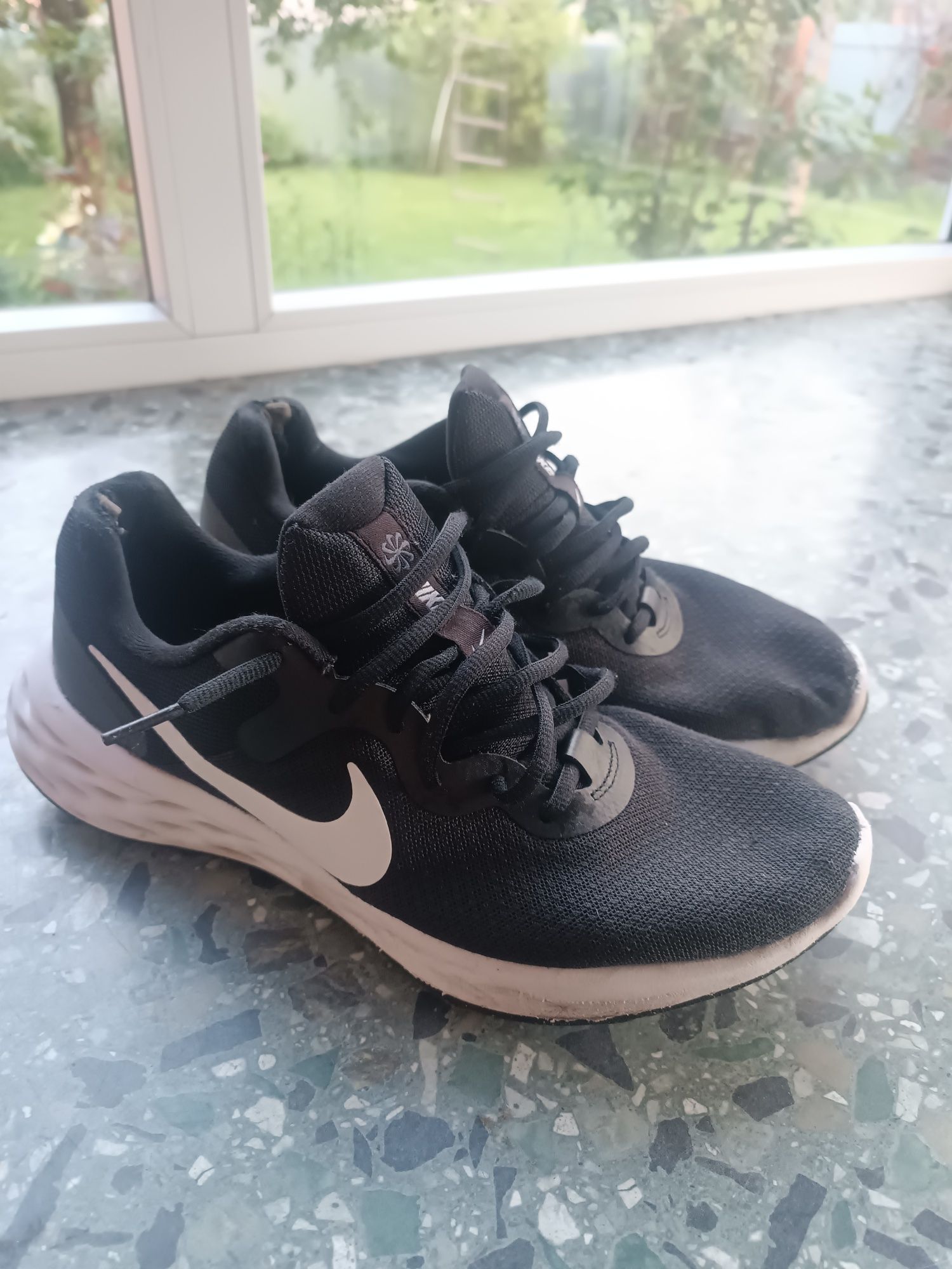 Продаю кроссовки Nike Revolution 6