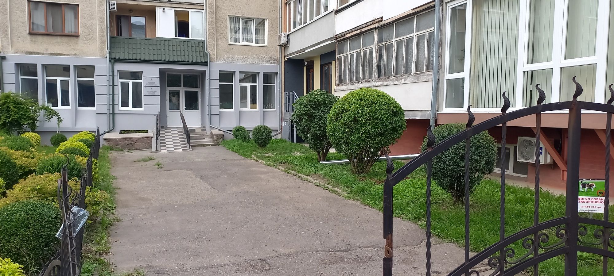 Комерційне приміщення з фасадним входом біля стометрівки