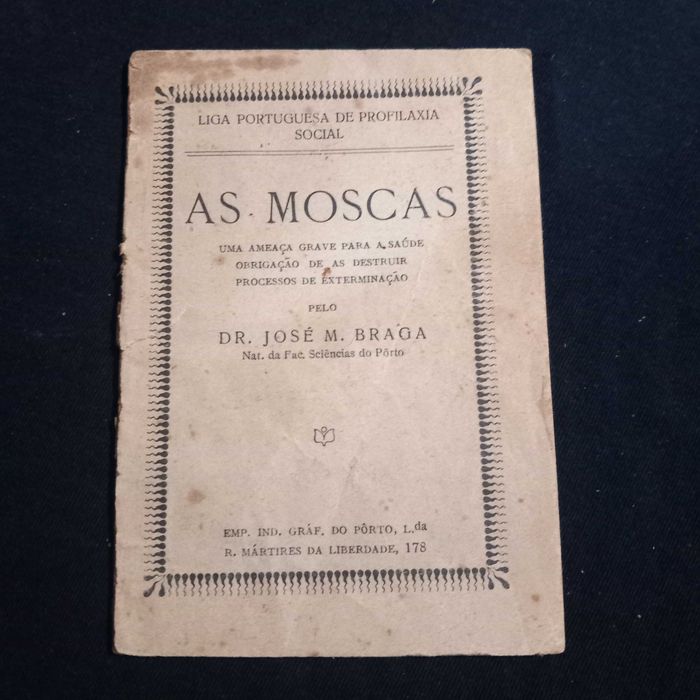 Pequeno e antigo livro " As Moscas "