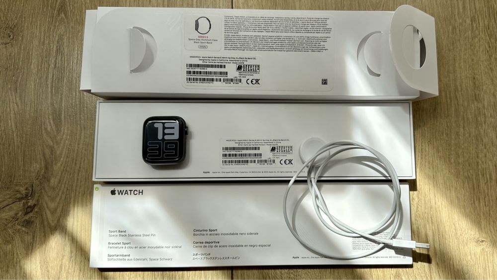 Apple iWatch 6 space gray GPS Cellular 44mm