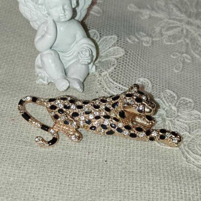 Винтажная брошь с кристаллами и эмалью