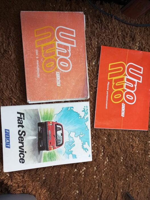 Livros uso e manutenção Fiat uno
