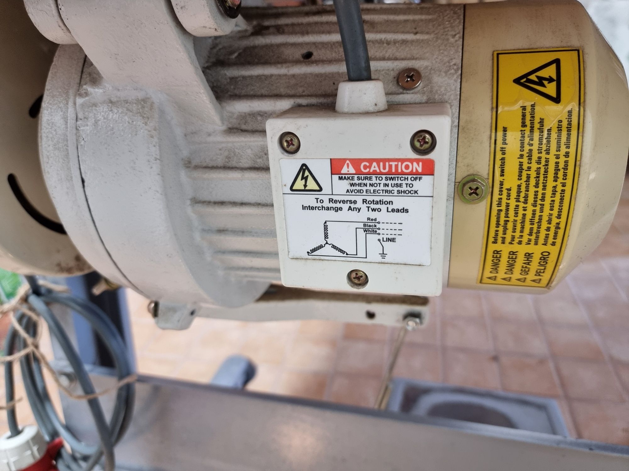 Maszyna do szycia SIRUBA L818F-M1
