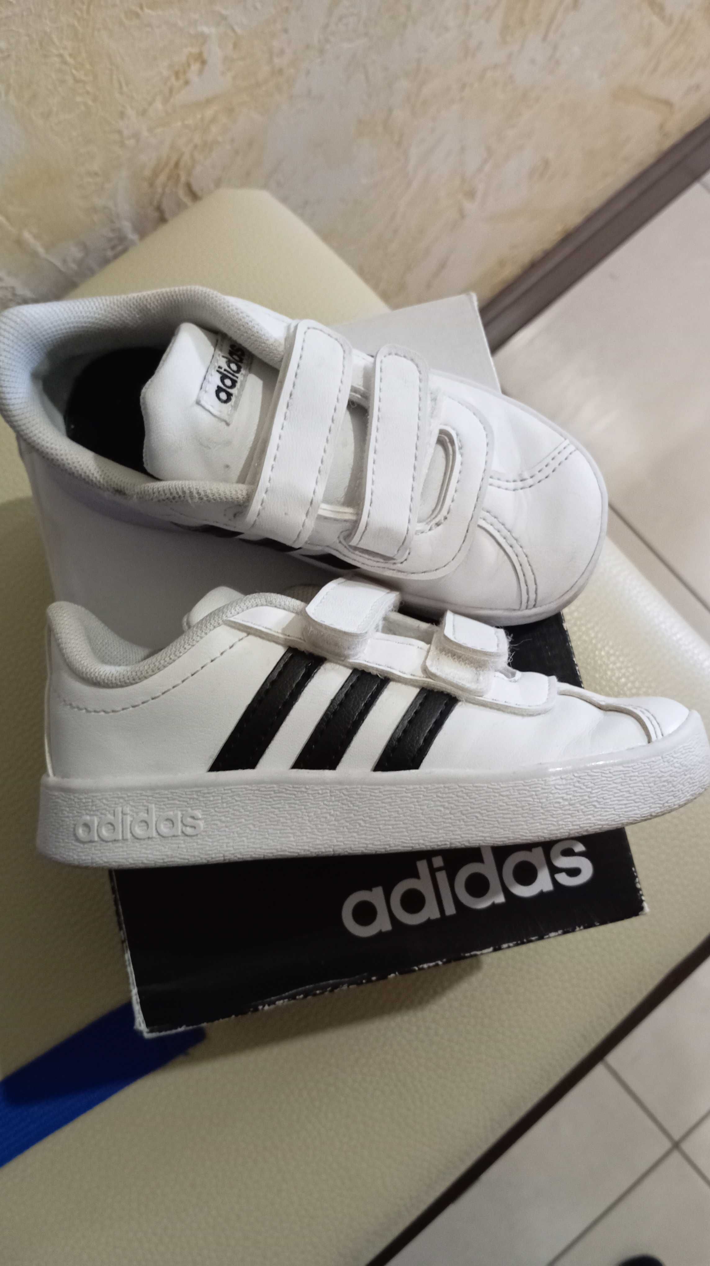 Buty dziecięce Adidas 24