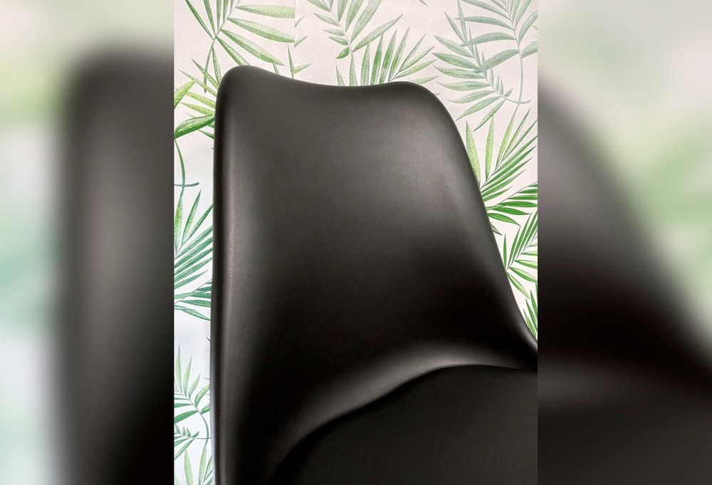 Стілець кухонний з дерев'яними міцними ніжками, крісло для кухні