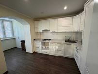 3-кімнатна квартира з ремонтом і трьома балконами. Таїрова