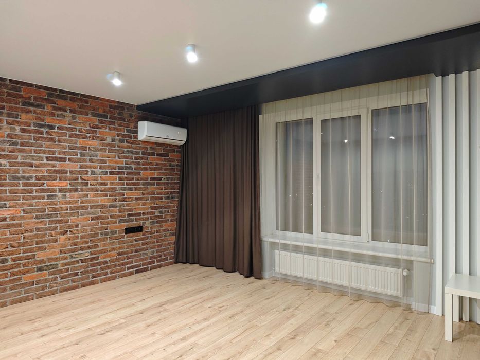 Простора квартира в центрі з панорамним видом на місто!