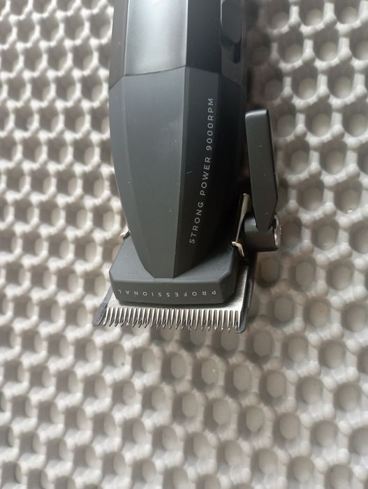 Профессиональная машинка для стрижки VGR-V003