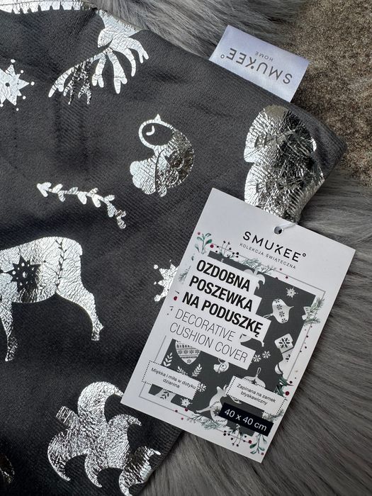 Poszewki na poduszki świąteczne smukee 40cm x 40 cm srebrne nowe 2szt