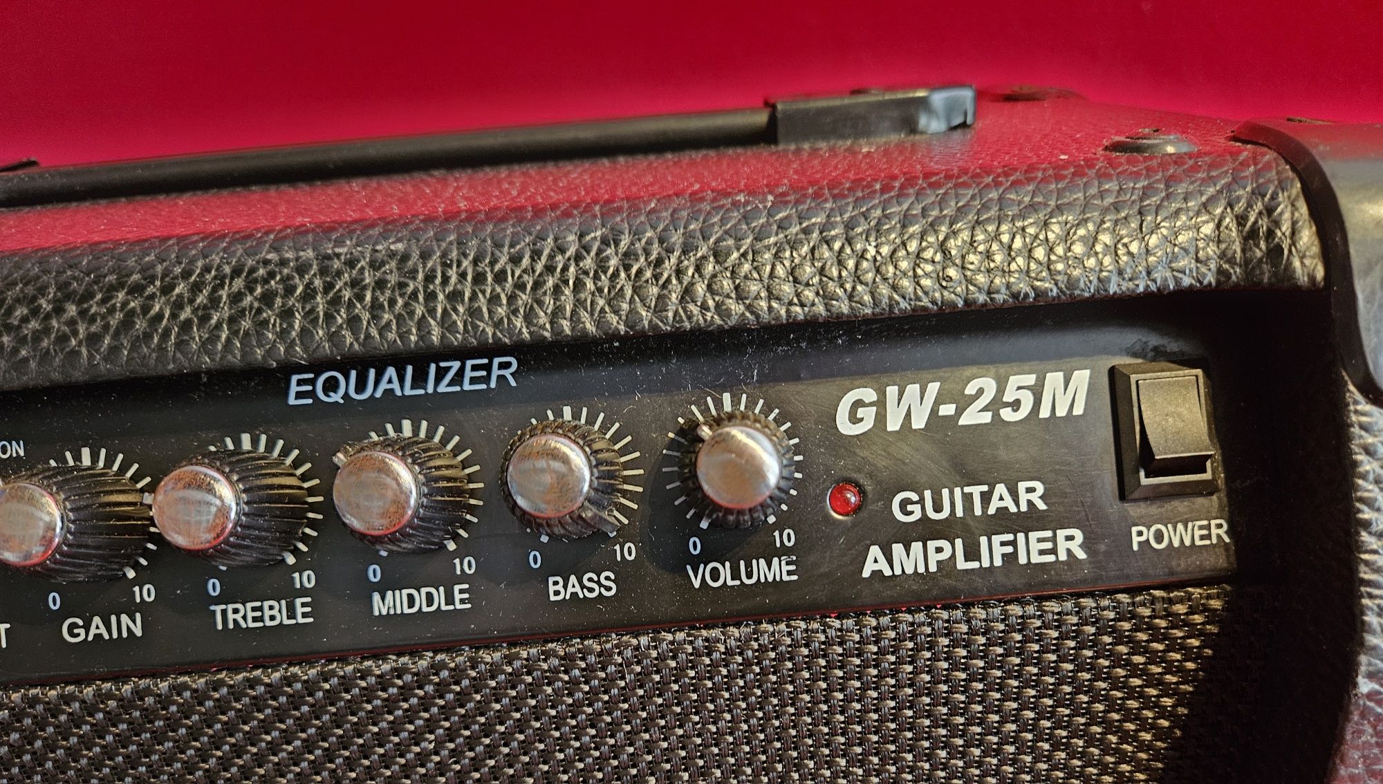 Wzmacniacz do gitary elektrycznej i mikrofonu, Distortion, AUX