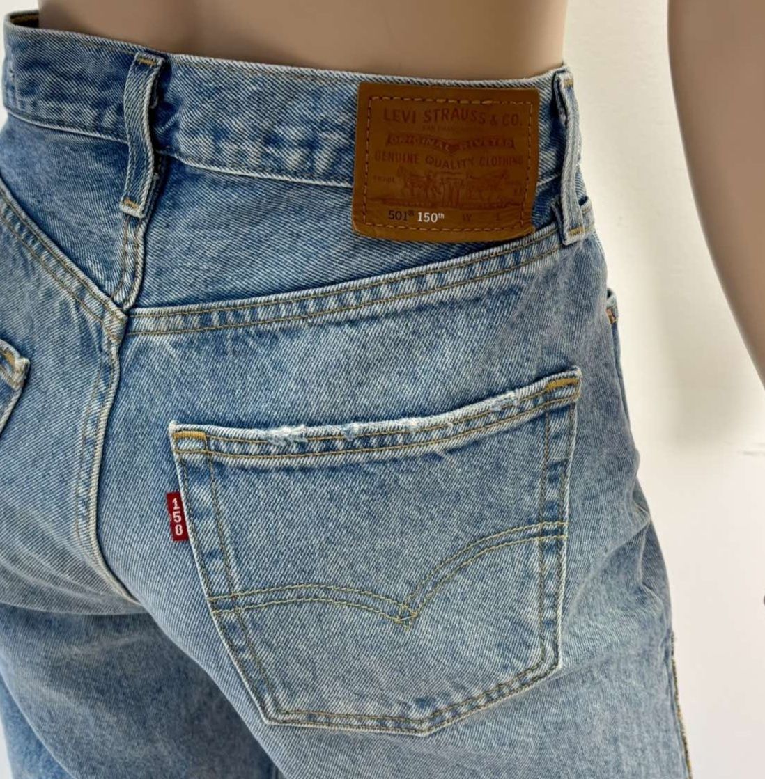 Levi's 501 90's  jeansy damskie W26 L32
rozmiar W26 L32
Kolor:jasny ni