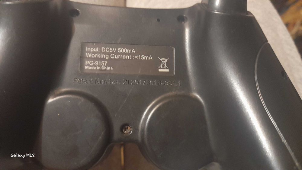 Продам геймпад к андроиду подключается к айфону тоже наверное