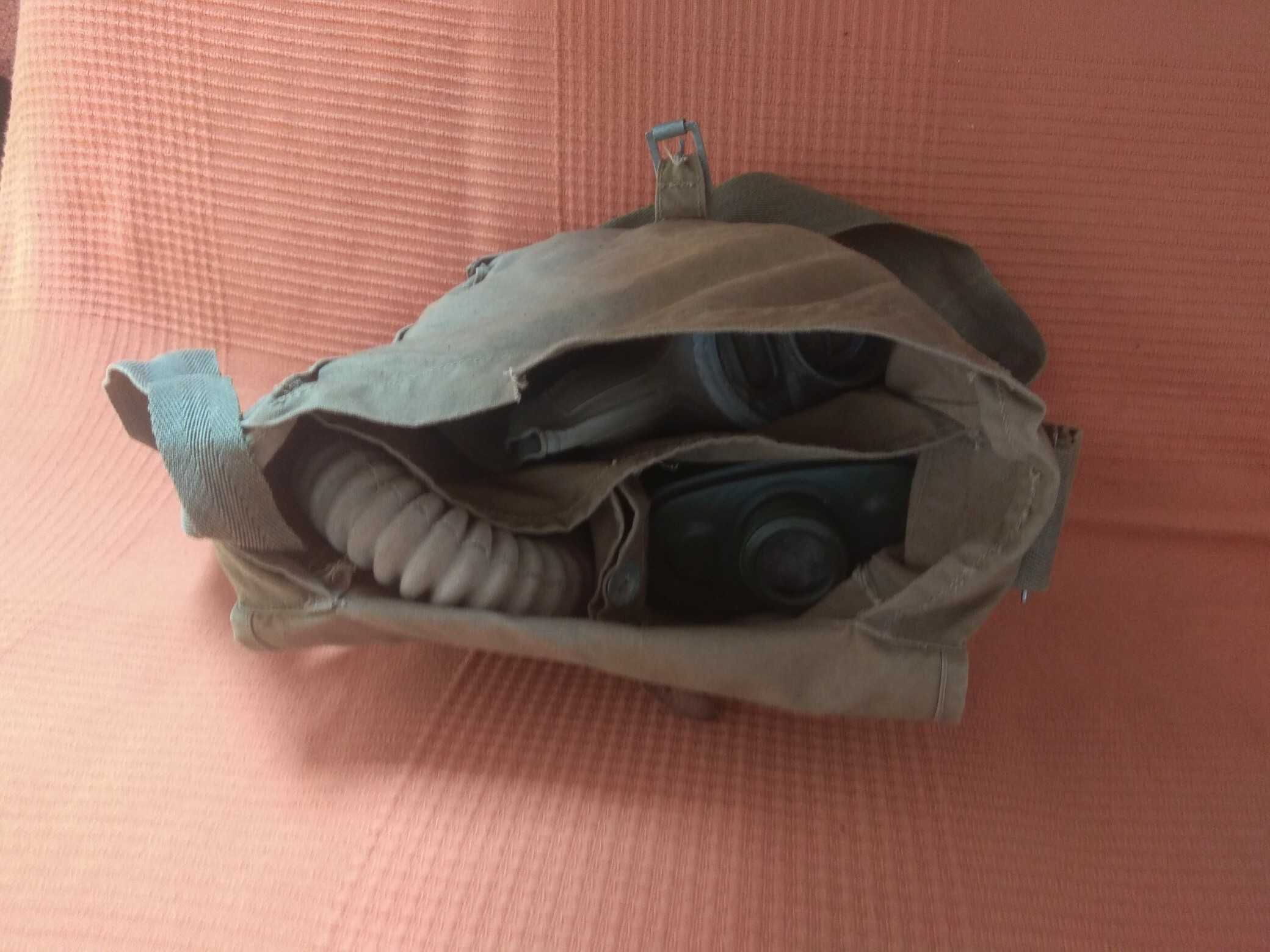 retro PRL maska gazowa, oryginalna, kompletna, wczesno wojskowa